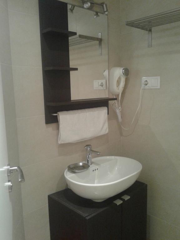 Brustar Sagrada Familia Hotel Barcelona Room photo